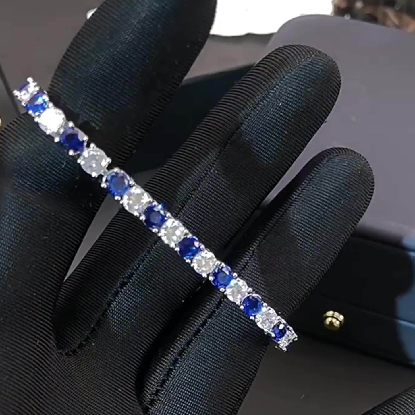 1pc Italian Luxury 925 Silver Moissanite Inlaid Bracelet, Designed And Hand-crafted By An Italian Designer, Is Perfect As An Anniversary Gift for Your Wife, Suitable for Various Occasions Such As Banquets, And Comes with A Be