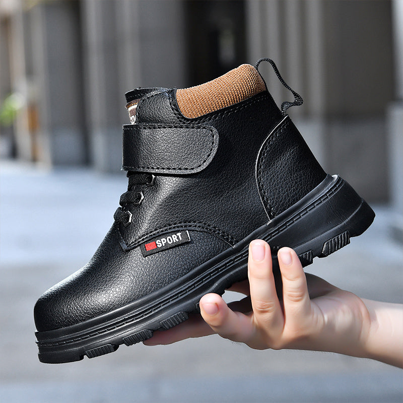 Children's boots are suitable for outdoor sports shoes, camping shoes, boots, and 's and 's casual shoes snow boots. They showcase a relaxed atmosphere and are the main shoes in children's daily lives