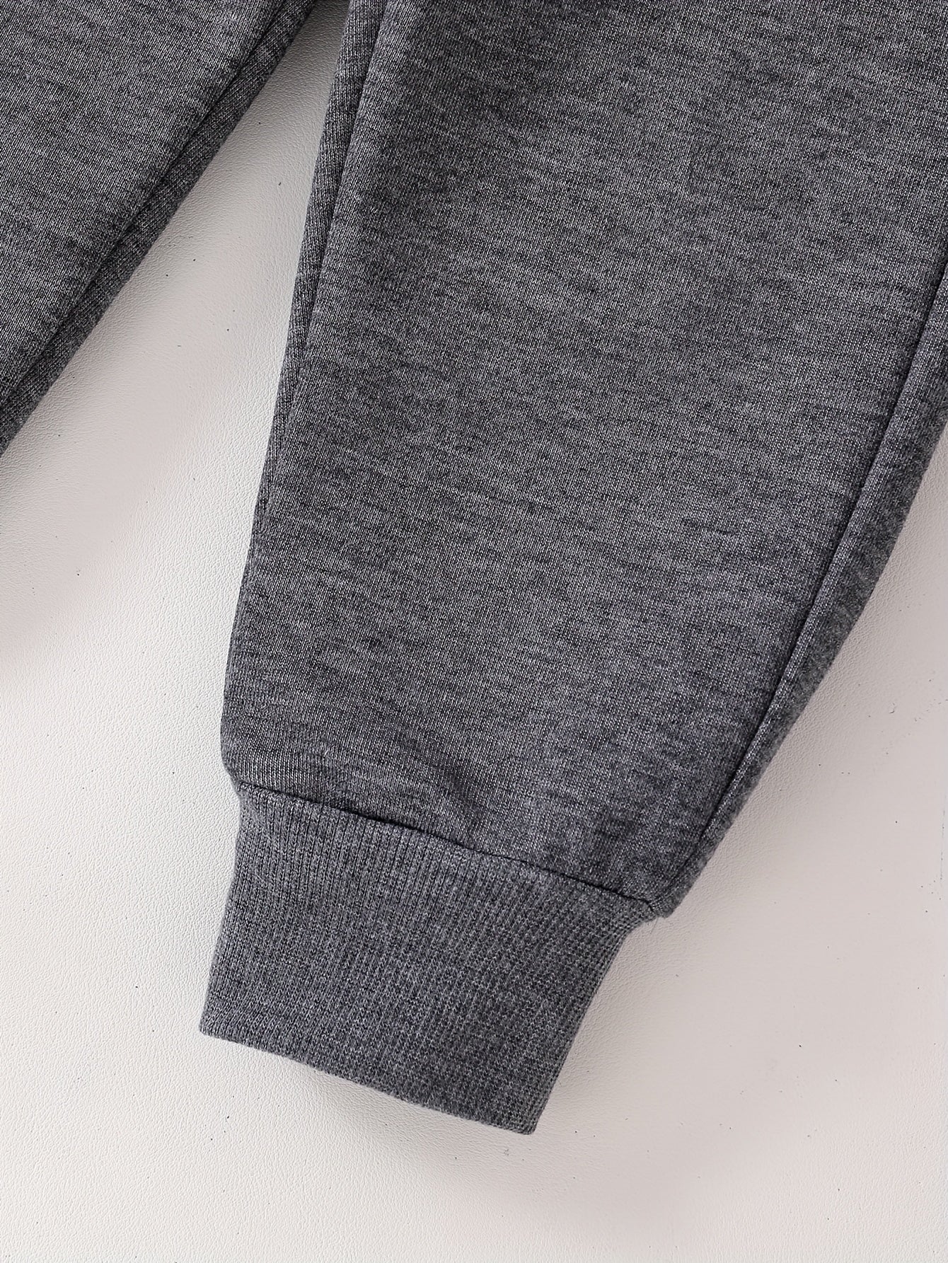 6 Pairs Of Children's Sportswear Pants, Mainly In Black And Gray Tones, with Different Trendy Words And Patterns Printed On The Pant Legs, Featuring An Overall Design Full Of Street Coolness, Suitable for Various Styles Of To
