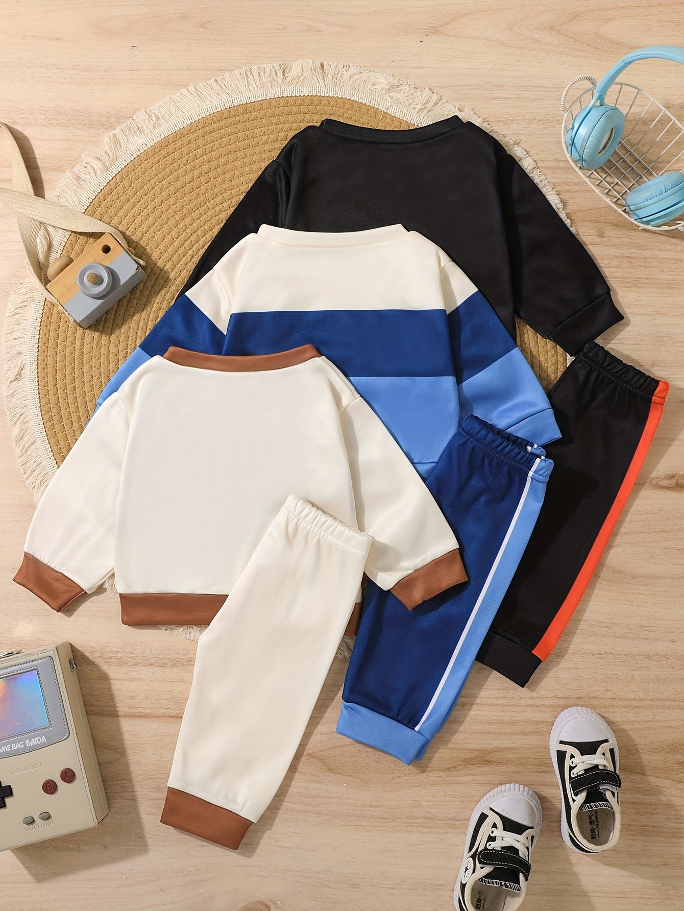 A 6pcs Set of Autumn And Winter Clothing for Baby Boys, Featuring a Stylish Color-Block Print Pullover, Long-Sleeve Round-Neck Sweatshirt, And Sweatpants. This Outfit Makes a Great Gift And Is Perfect for Outdoor Wear