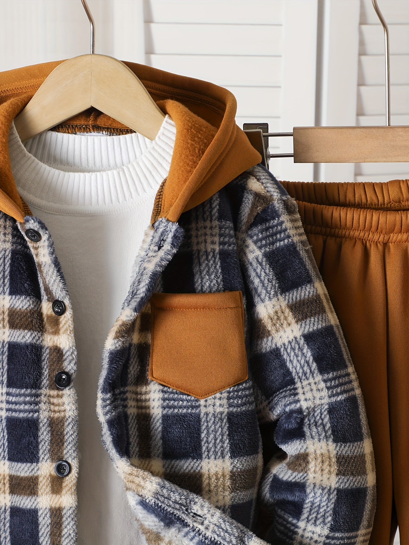A Two-Piece Set for Boys Featuring a Reversible Plaid Fleece Hooded Cardigan And Knitted Brushed Sweatshirt Pants, Perfect for Autumn And Winter, Offering And Warmth for Casual Outdoor Wear, for Outdoor, Winter Clothing, Casu