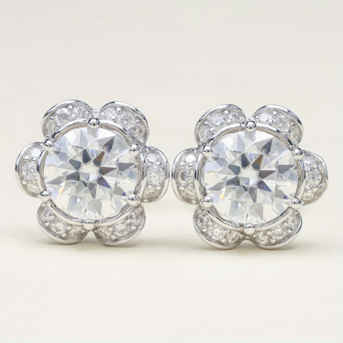 Elegant New 925 Silver Set Moissanite Europe and The United States Men and Women Classic Earrings Daily Wear, Festivals, Birthdays, Anniversaries Party, Christmas, Thanksgiving Day to Give The Best Gift Choice for Family and