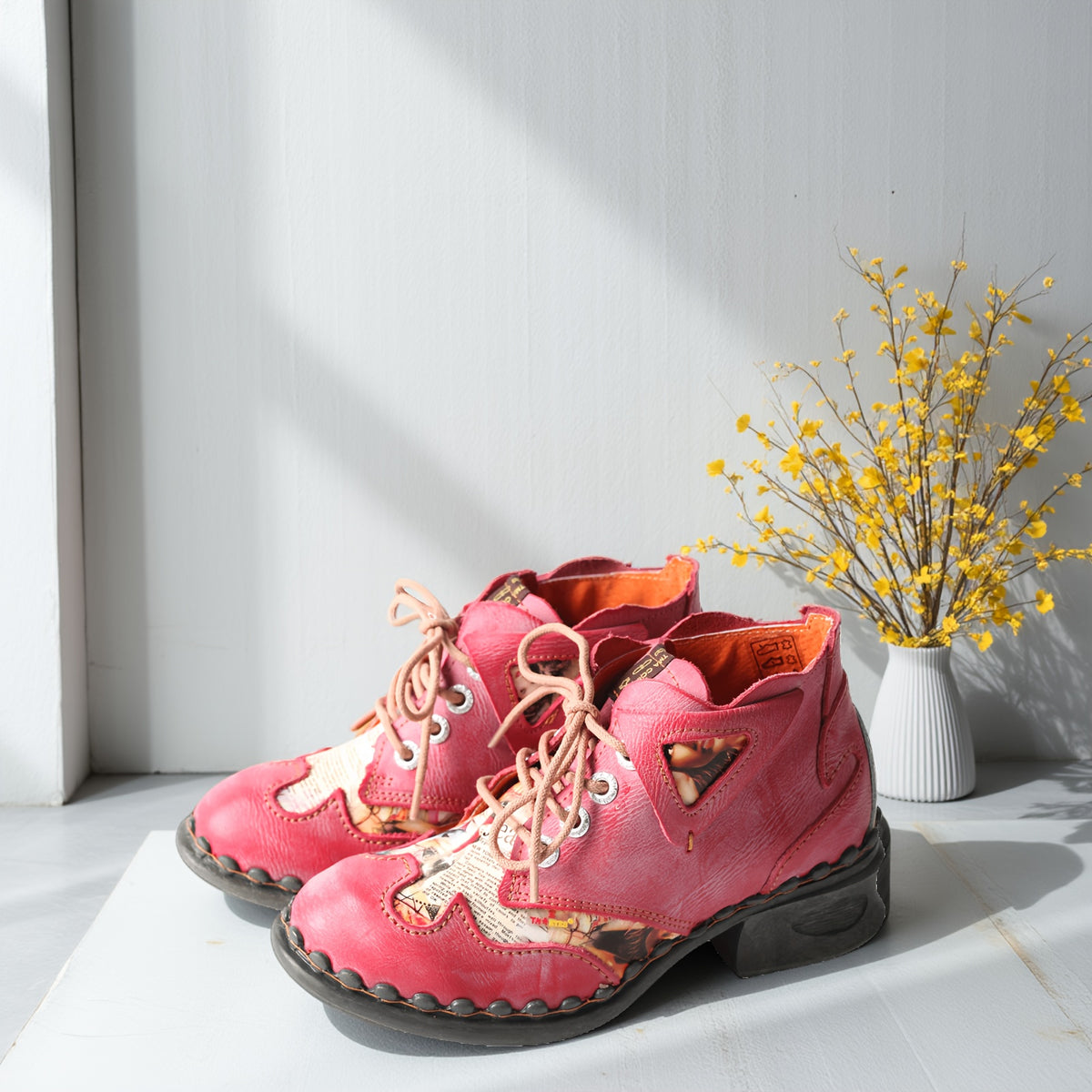 TMA EYES Autumn And Winter American Retro Made Women'S Short Boots With A Cowhide Top, Spliced Newspaper Print, Suede Leather, Thick Heel, Tie Up, Commuting Street Style, Versatile Riding Boots