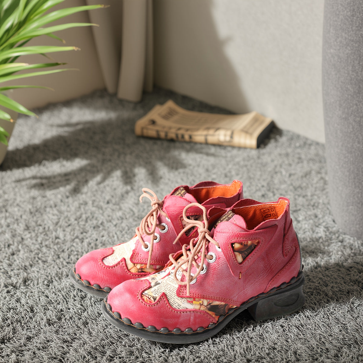 TMA EYES Autumn And Winter American Retro Made Women'S Short Boots With A Cowhide Top, Spliced Newspaper Print, Suede Leather, Thick Heel, Tie Up, Commuting Street Style, Versatile Riding Boots