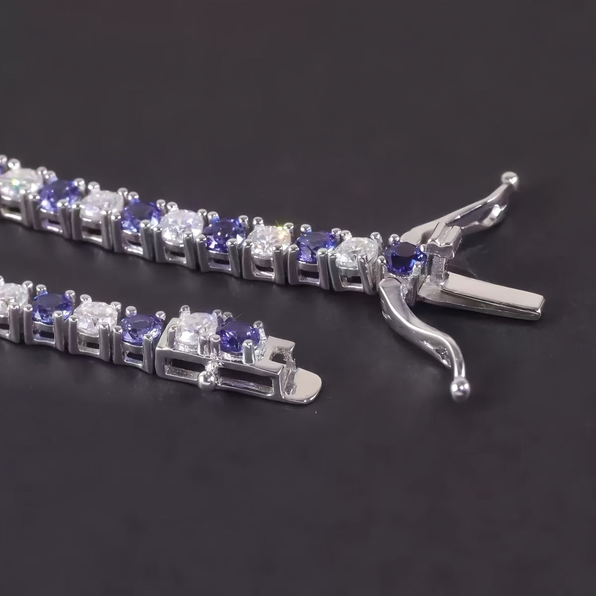 1pc Italian Luxury 925 Silver Moissanite Inlaid Bracelet, Designed And Hand-crafted By An Italian Designer, Is Perfect As An Anniversary Gift for Your Wife, Suitable for Various Occasions Such As Banquets, And Comes with A Be