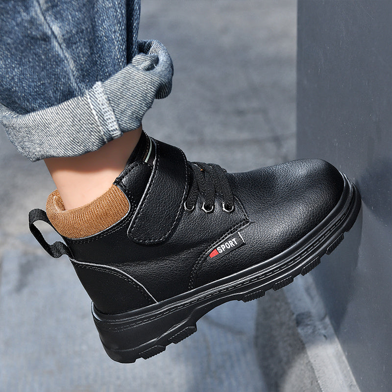 Children's boots are suitable for outdoor sports shoes, camping shoes, boots, and 's and 's casual shoes snow boots. They showcase a relaxed atmosphere and are the main shoes in children's daily lives