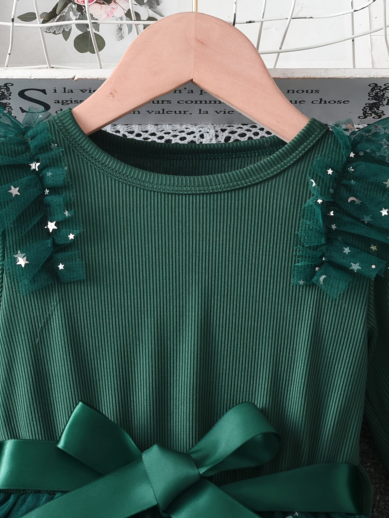 A Little Dress Featuring Star Sequins with Striped Patchwork And a Gradient Tulle Design, Complete with a Belt And Bow. This Cute And Casual Long-Sleeve Dress Is Perfect for Everyday Wear in Spring And Autumn, As Well As for