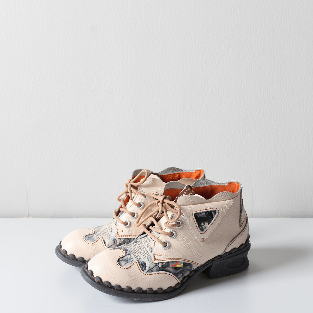 TMA EYES Autumn And Winter American Retro Made Women'S Short Boots With A Cowhide Top, Spliced Newspaper Print, Suede Leather, Thick Heel, Tie Up, Commuting Street Style, Versatile Riding Boots