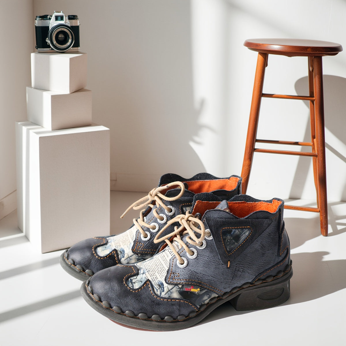 TMA EYES Autumn And Winter American Retro Made Women'S Short Boots With A Cowhide Top, Spliced Newspaper Print, Suede Leather, Thick Heel, Tie Up, Commuting Street Style, Versatile Riding Boots