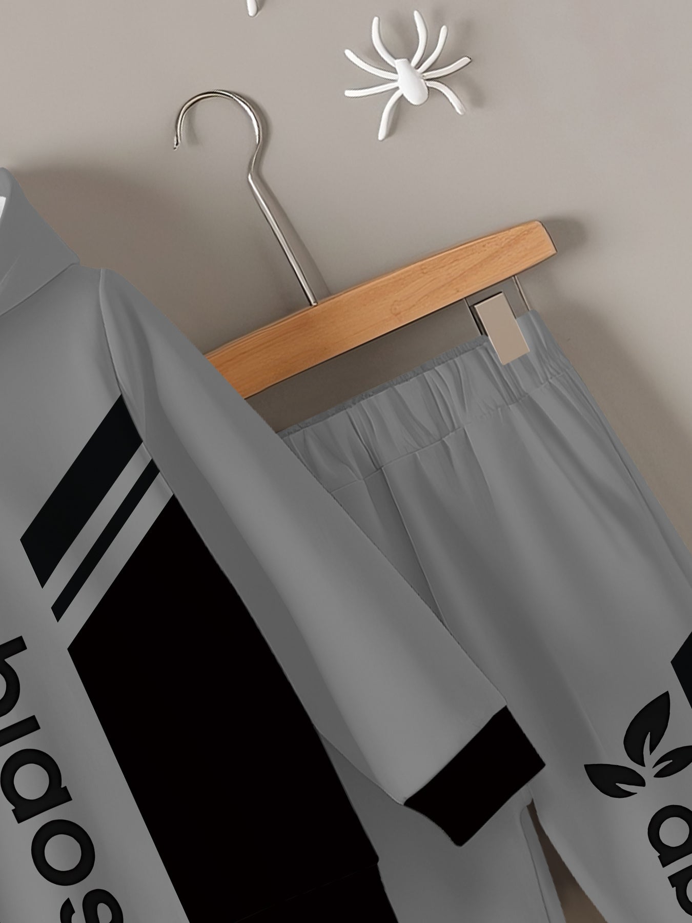 2pcs Boys' Hooded Sweatsuit Set - Soft Warm Winter Clothes with Leaf & Letter Print Hoodie & Joggers, Cozy Casual Outfit for Boys &, Machine Washable Matching Tracksuit (Autumn/Winter), Perfect for Outdoor