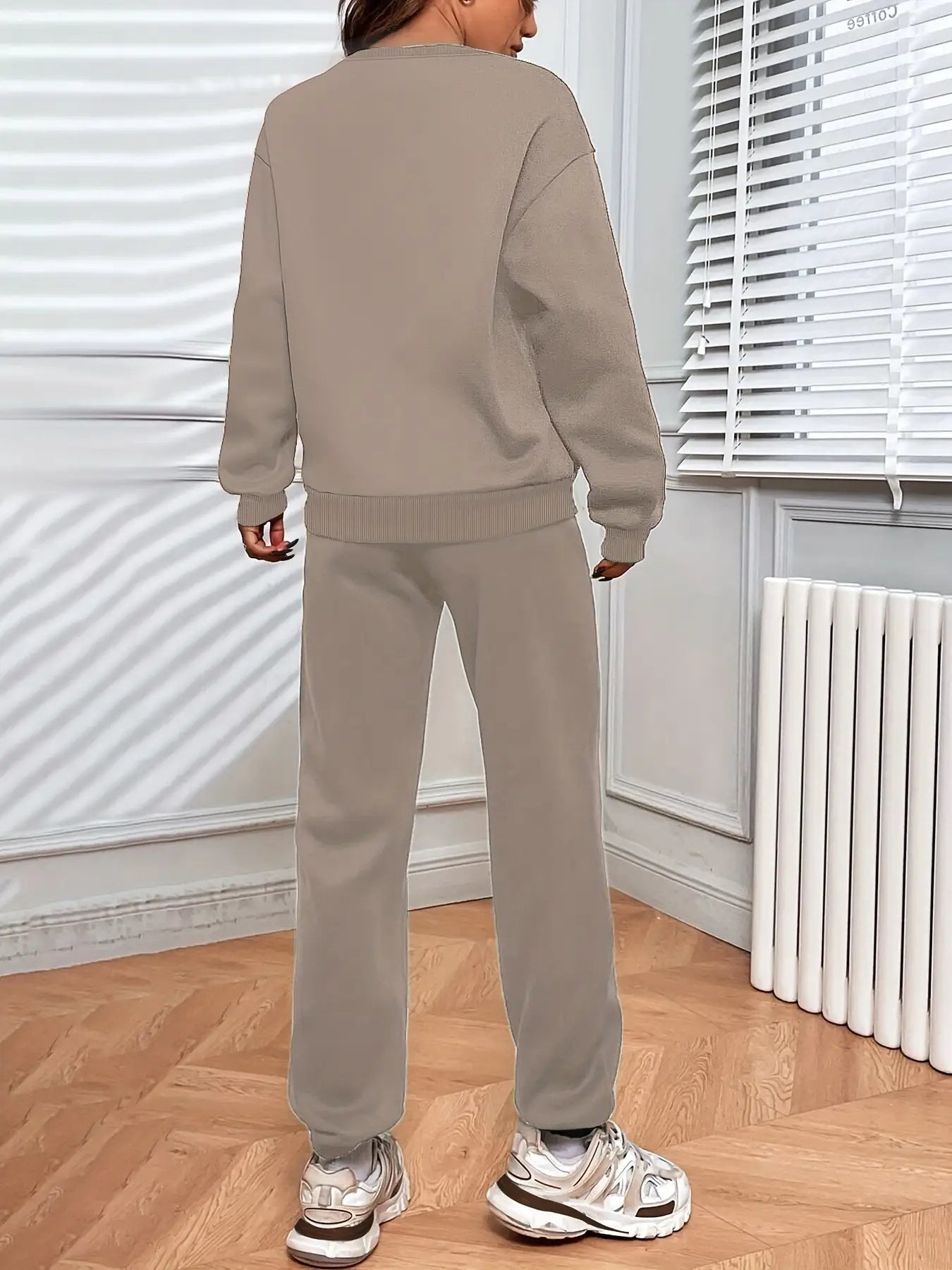 Women's Autumn And Winter Simple Solid Color Loose Pullover Sweatshirt + Solid Color Elastic Waist Pants Casual, Fashionable, Temperamental, Commuting, Versatile Two-Piece Set