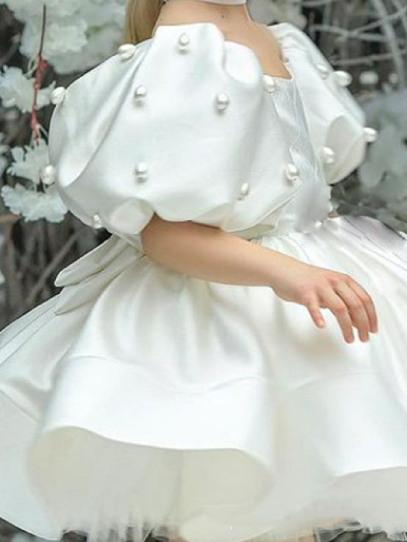 Girls' Elegant White Fluffy Yarn Princess Dress with Ruffled Neckline & A-Line Silhouette - Layered Tulle Skirt, Fitted Bodice & Bow Accent - Formal Evening Party Wedding Performance Outfit for Flower Girl, Hostess - Summer S