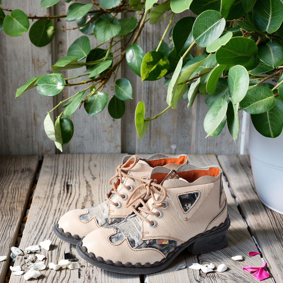 TMA EYES Autumn And Winter American Retro Made Women'S Short Boots With A Cowhide Top, Spliced Newspaper Print, Suede Leather, Thick Heel, Tie Up, Commuting Street Style, Versatile Riding Boots