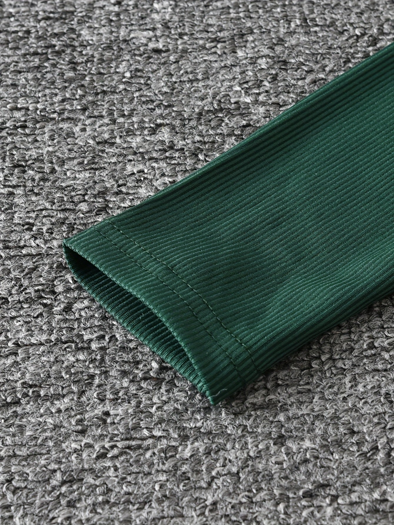 A Little Dress Featuring Star Sequins with Striped Patchwork And a Gradient Tulle Design, Complete with a Belt And Bow. This Cute And Casual Long-Sleeve Dress Is Perfect for Everyday Wear in Spring And Autumn, As Well As for