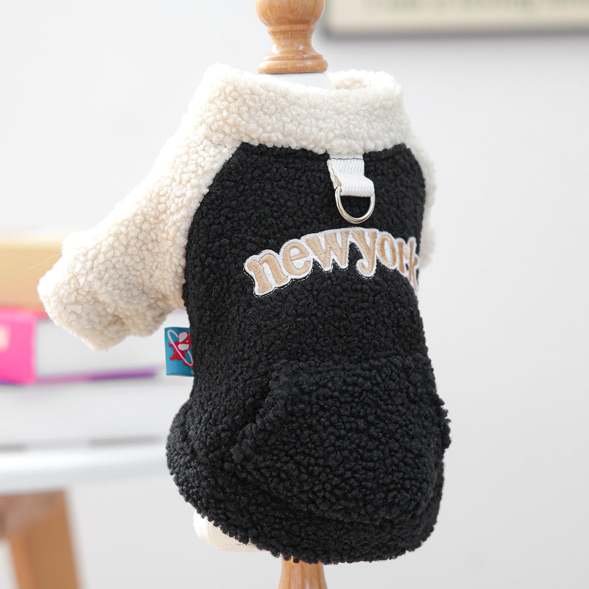 New York-Themed Plush Fleece Pullover Sweater Jacket for Small Dogs & Cats - Thick Winter Warm Coat with Fluffy Ball Collar & Snap Closure, All-Season Pet Clothing for Pomeranian, Chihuahua, Shih Tzu - Hand Wash Only, Cozy Fl