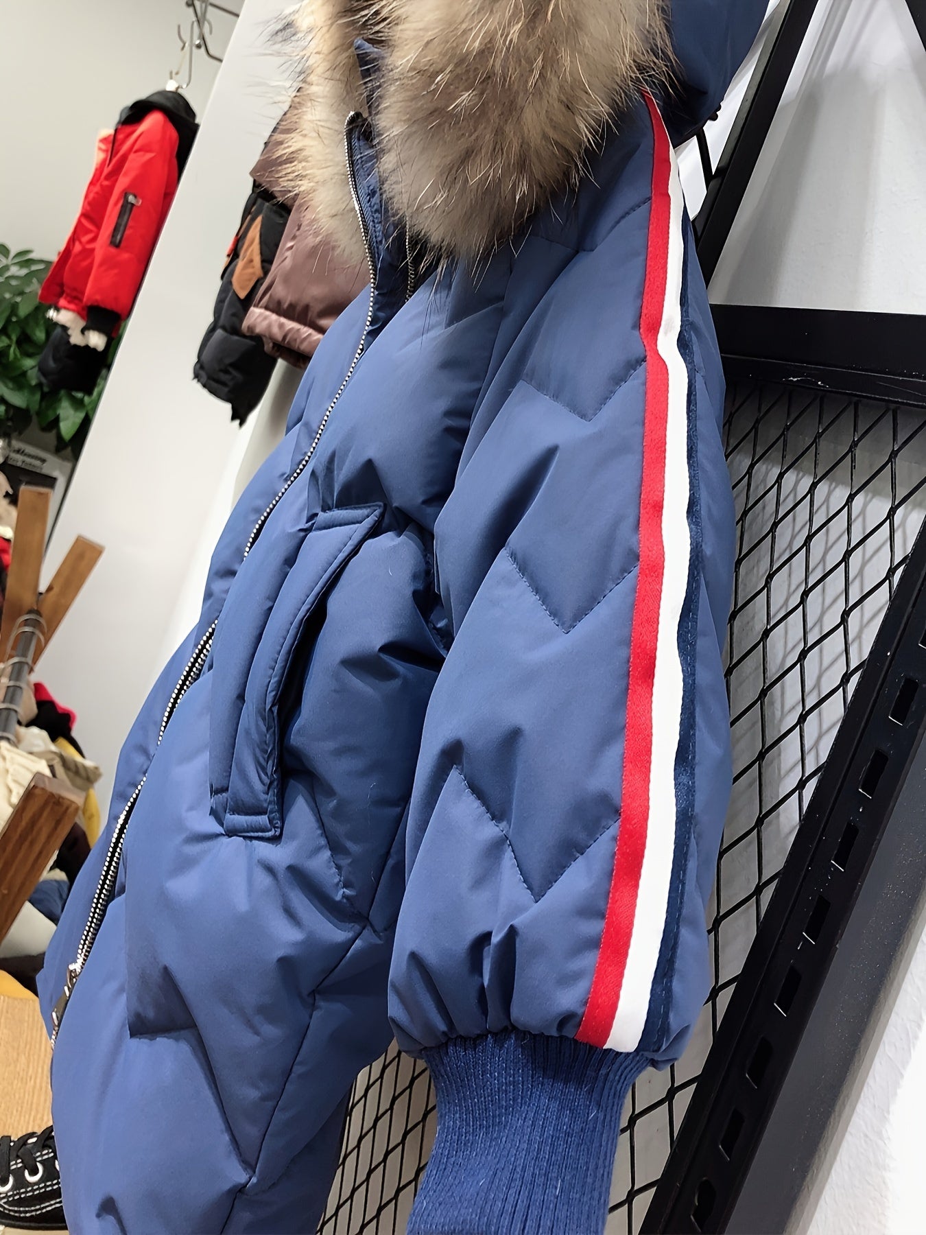 2025 New Boys' Thickened Winter Coat with Fluffy Collar - Mid-Length Loose-Fit Jacket, Full-Zip Closure & Polyester Insulation, Warm Casual Outerwear for & Kids, Easy On/Off (Solid Color, No Patterns) - Ideal for School & Pla