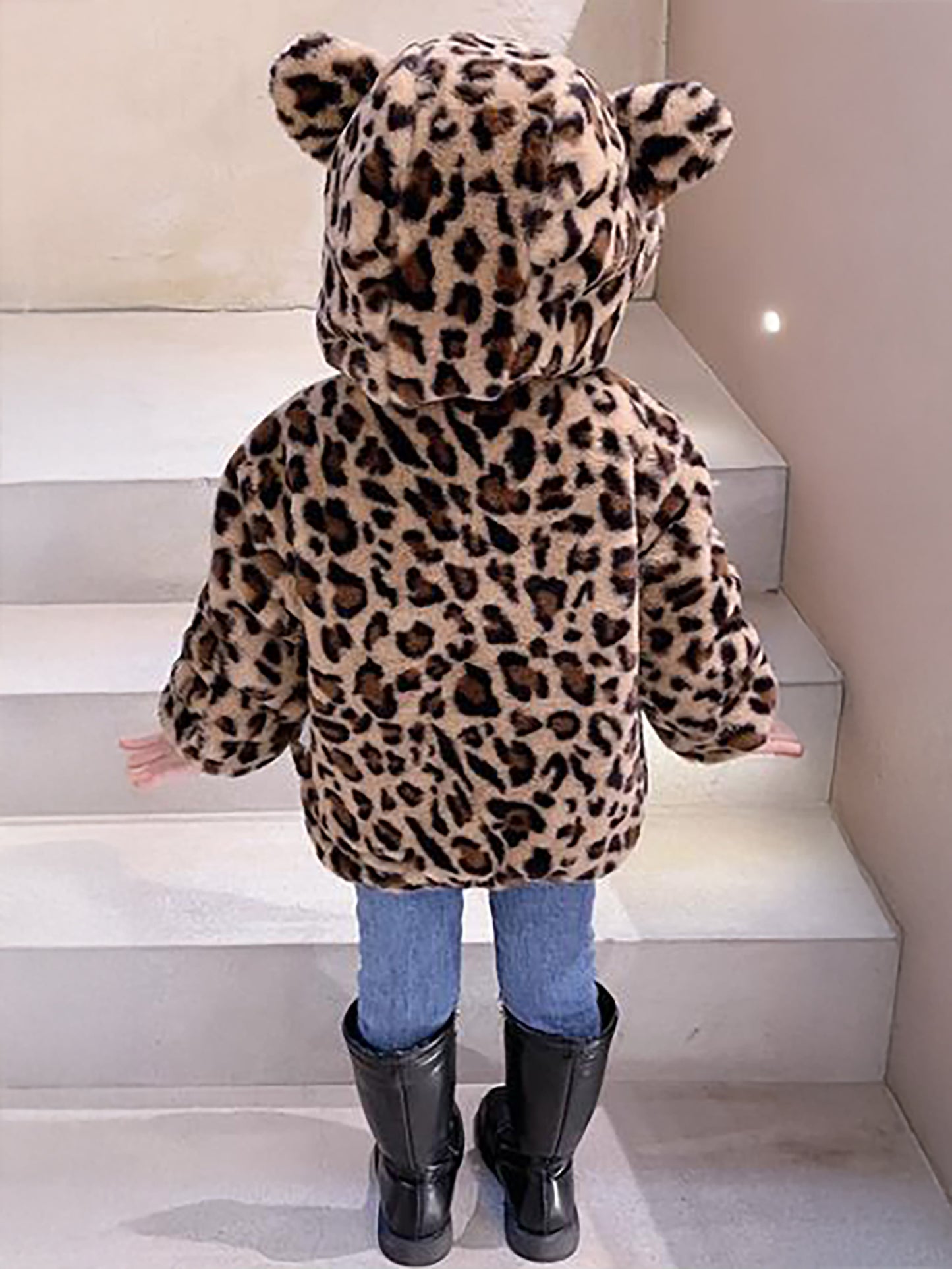 Girls' Leopard Print Hooded Winter Coat with Plush Collar & Pockets - Thickened Warm Fleece Jacket, Cute & Stylish Outerwear for Cold Weather, Soft Lining, Easy-Care (Regular Fit) - Ideal for School & Playdates (Ages 4-12), P