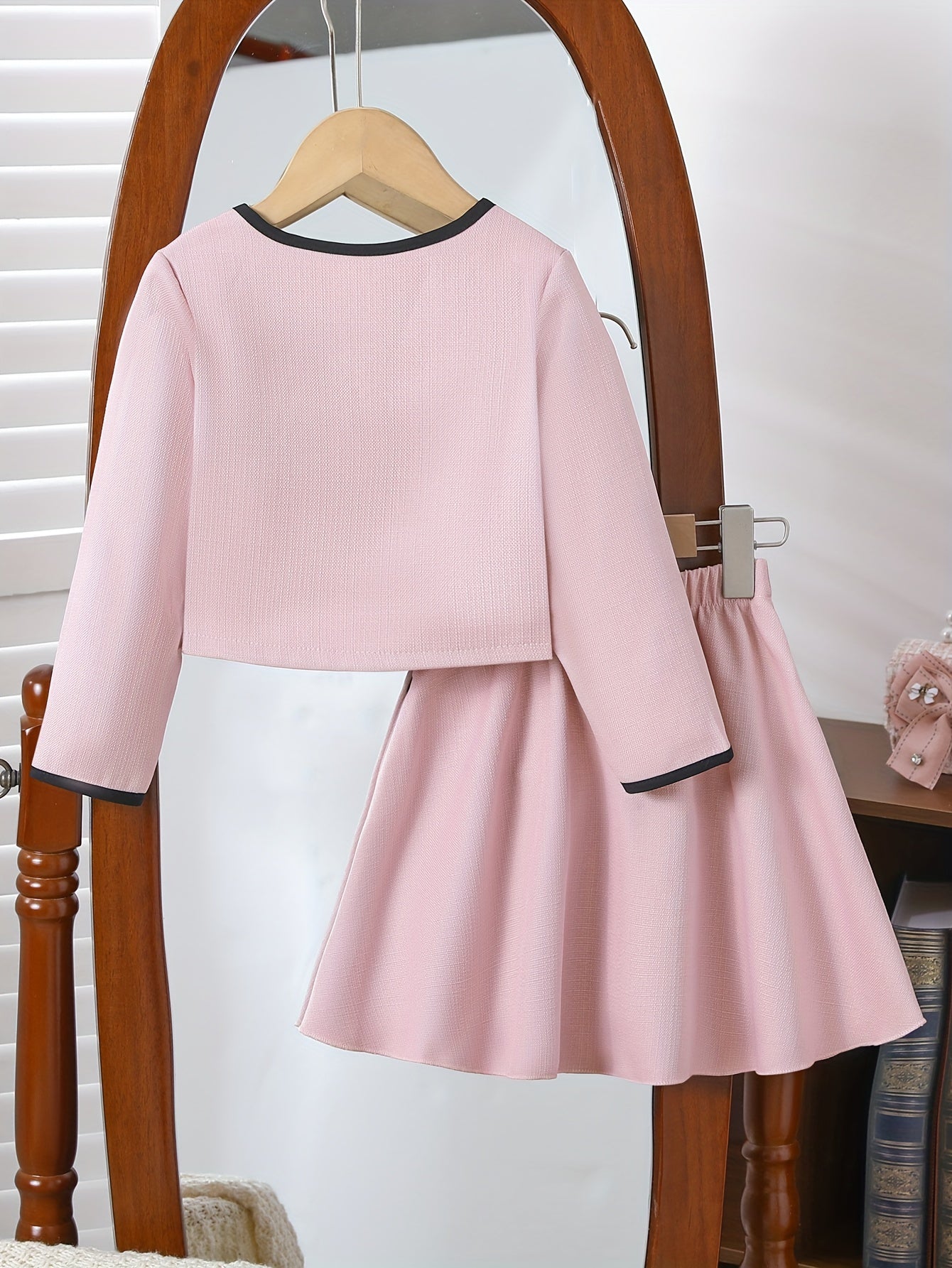 Girl's Sweet and Elegant Two-Piece Set: Tweed Long-Sleeved Top, Rose Texture Buttons + Bow + A-Line Skirt, Suitable for Outdoor Parties and Special Occasions in Spring and Autumn