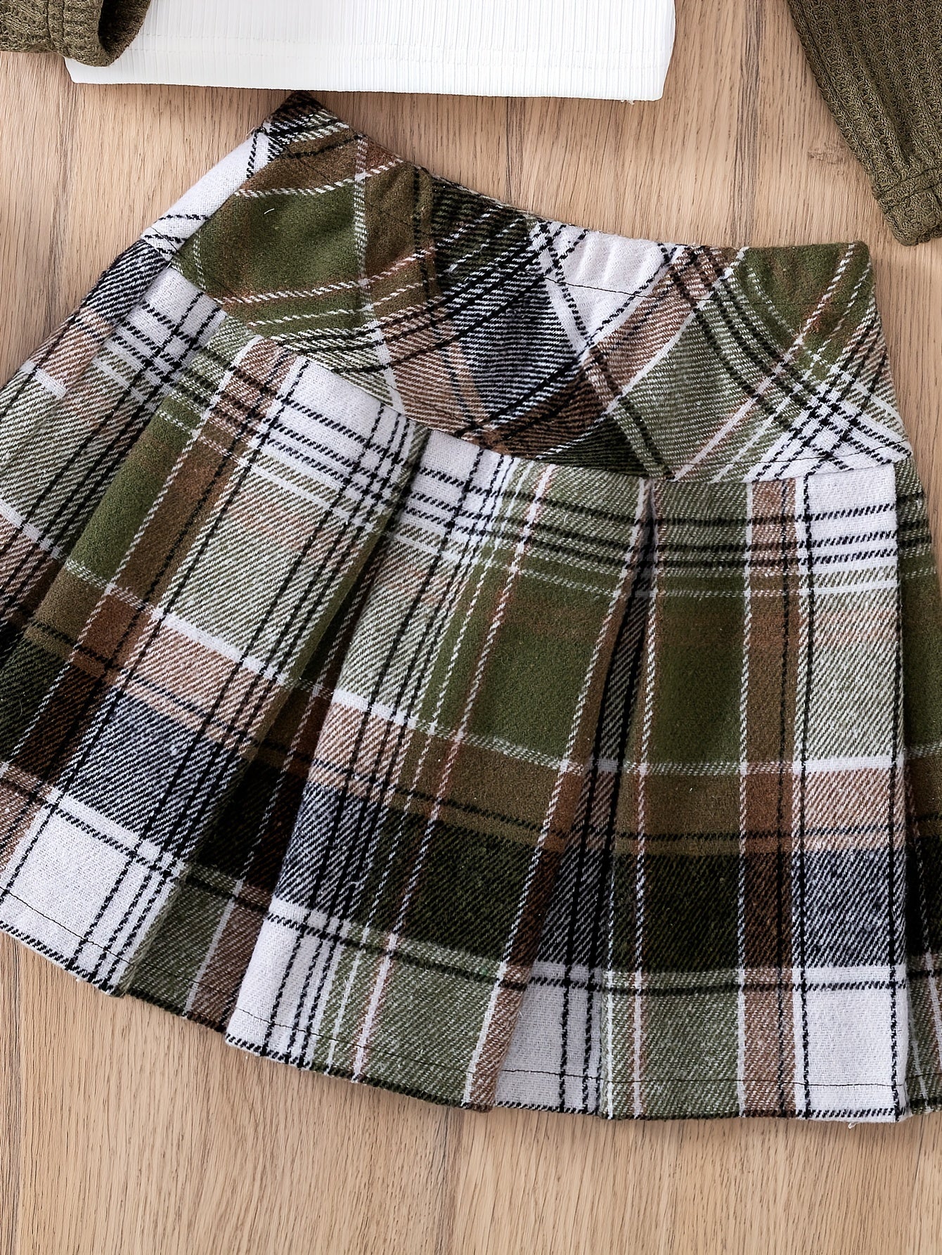 Targeted 3pcs Girls' Fashion Cropped Long Sleeve Pullover + Ribbed Vest + Fleece Plaid Pleated Skirt Set Suitable for Outdoor Daily Wear and Entertainment Autumn Winter, Perfect for Outdoor