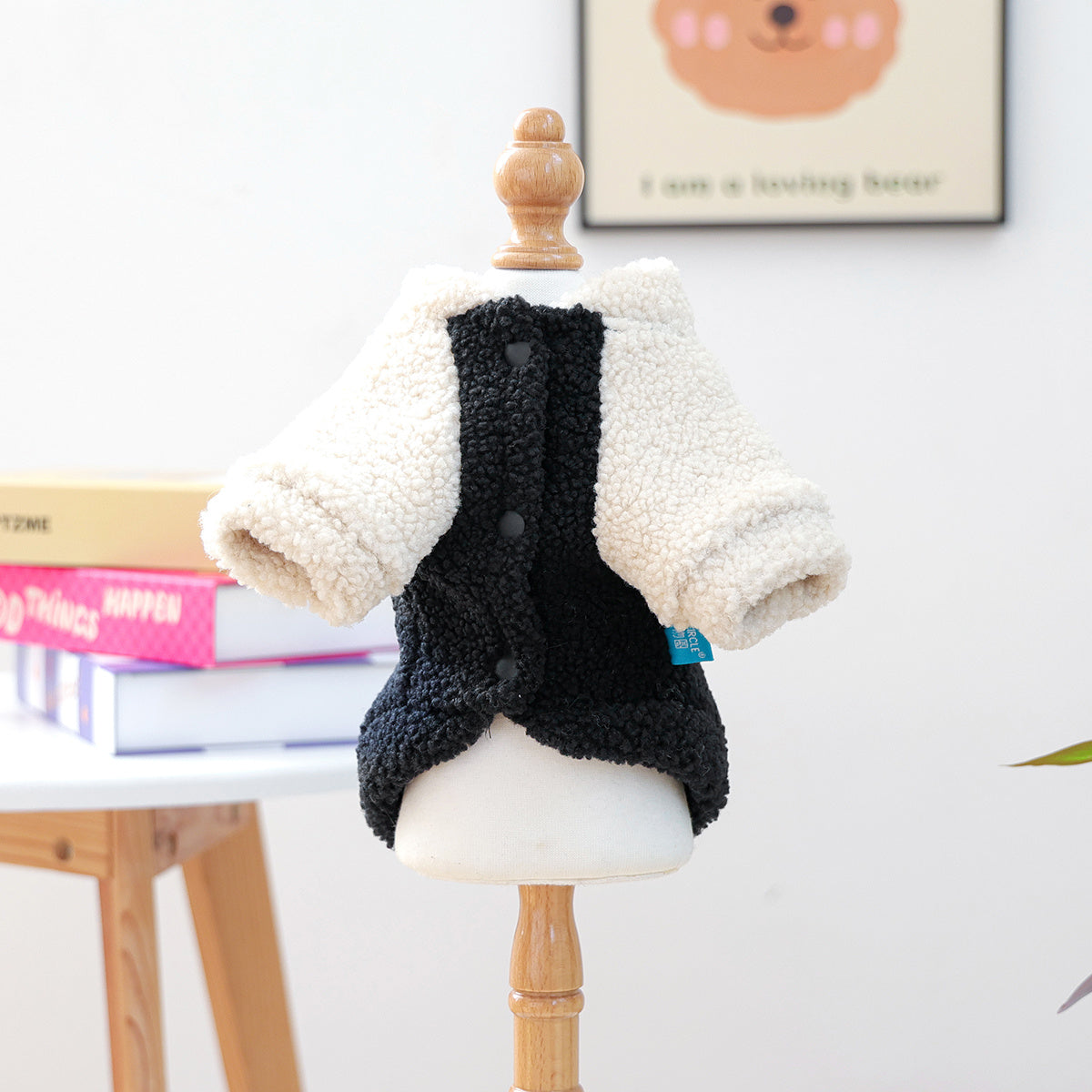 New York-Themed Plush Fleece Pullover Sweater Jacket for Small Dogs & Cats - Thick Winter Warm Coat with Fluffy Ball Collar & Snap Closure, All-Season Pet Clothing for Pomeranian, Chihuahua, Shih Tzu - Hand Wash Only, Cozy Fl