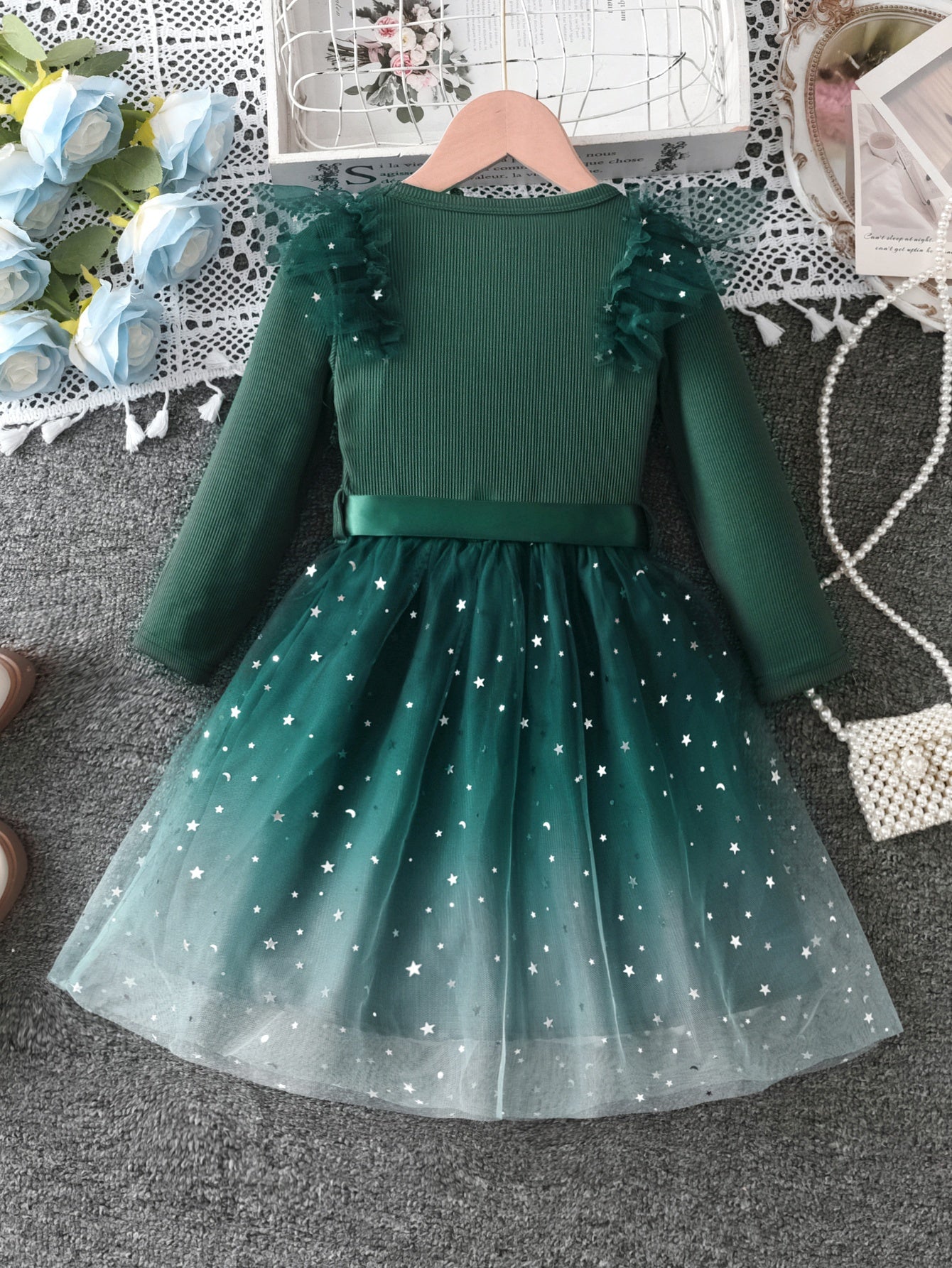 A Little Dress Featuring Star Sequins with Striped Patchwork And a Gradient Tulle Design, Complete with a Belt And Bow. This Cute And Casual Long-Sleeve Dress Is Perfect for Everyday Wear in Spring And Autumn, As Well As for