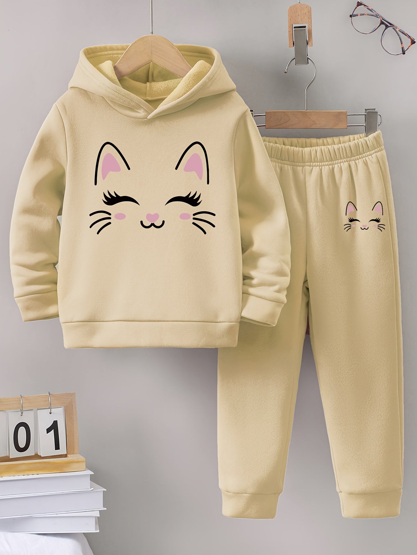 Autumn/Winter Smile Face Kitten Graphic Print Warm Fleece Hooded Sweatshirt And Sports Trousers for Girls, for Outdoor