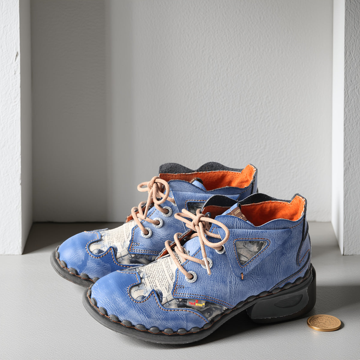 TMA EYES Autumn And Winter American Retro Made Women'S Short Boots With A Cowhide Top, Spliced Newspaper Print, Suede Leather, Thick Heel, Tie Up, Commuting Street Style, Versatile Riding Boots