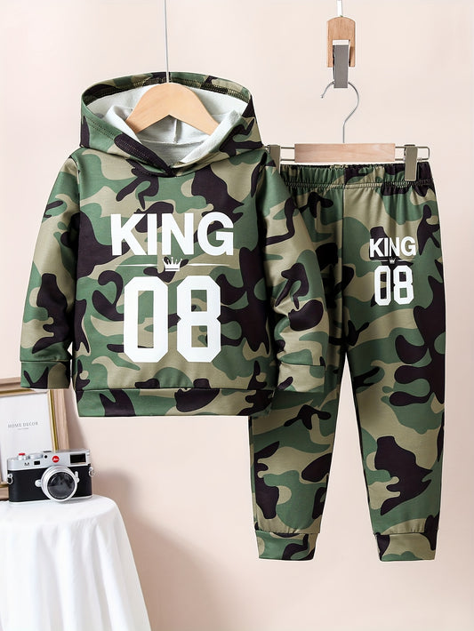A Set of Two Pieces for Boys Featuring a Stylish And Creative Color-Blocked Camouflage Hoodie with Letter Prints And Casual Long Pants, Suitable for School Gatherings, Outdoor Sports, And Vacation Outfits, Making It a Great H