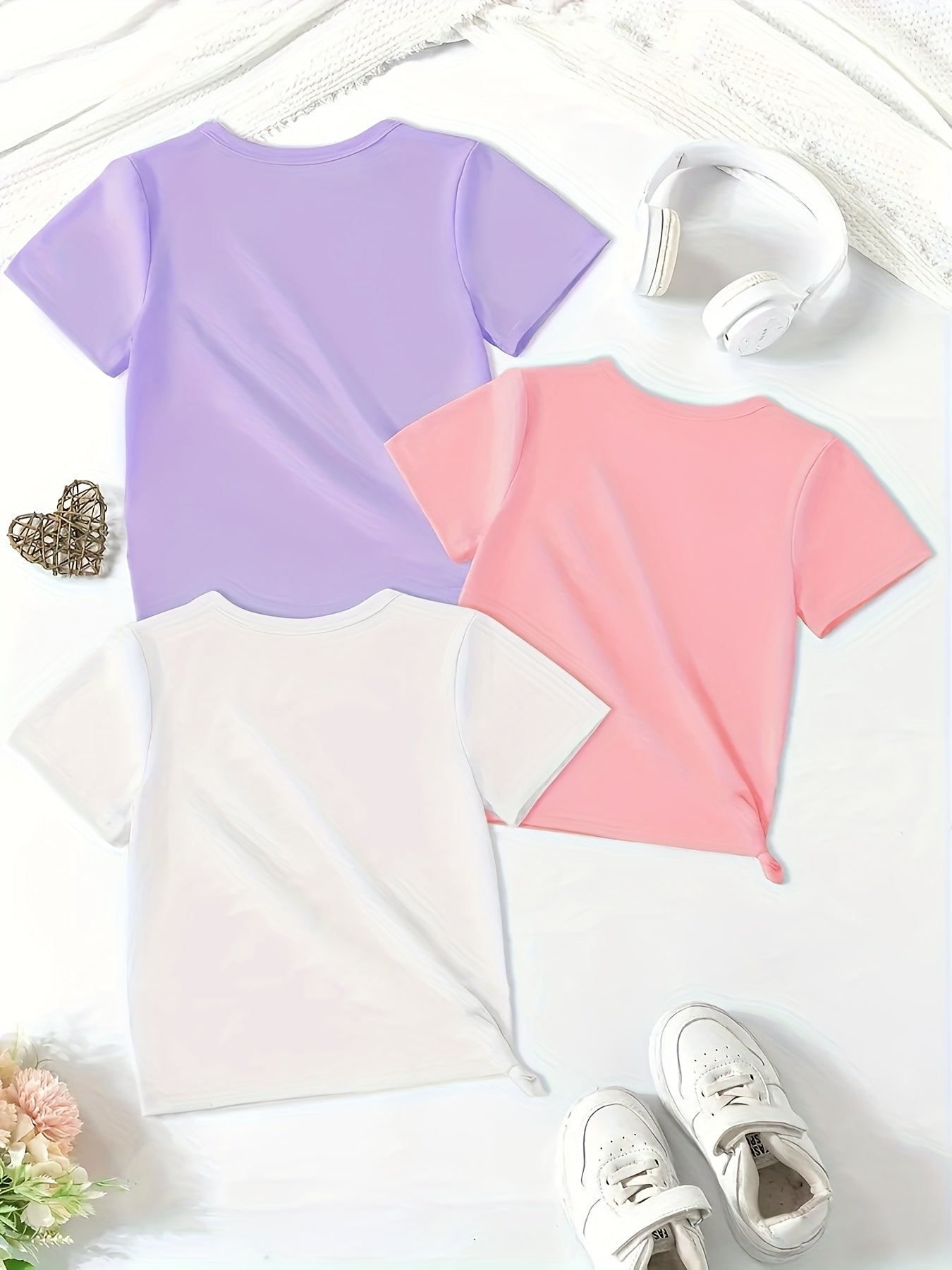 A Set of Three Stylish Short-Sleeve T-Shirts for Girls, Made from Comfortable Fiber, Perfect for Casual Summer Wear, Featuring Cute Cartoon Heart And Butterfly Prints, Suitable for Everyday And Outdoor Activities